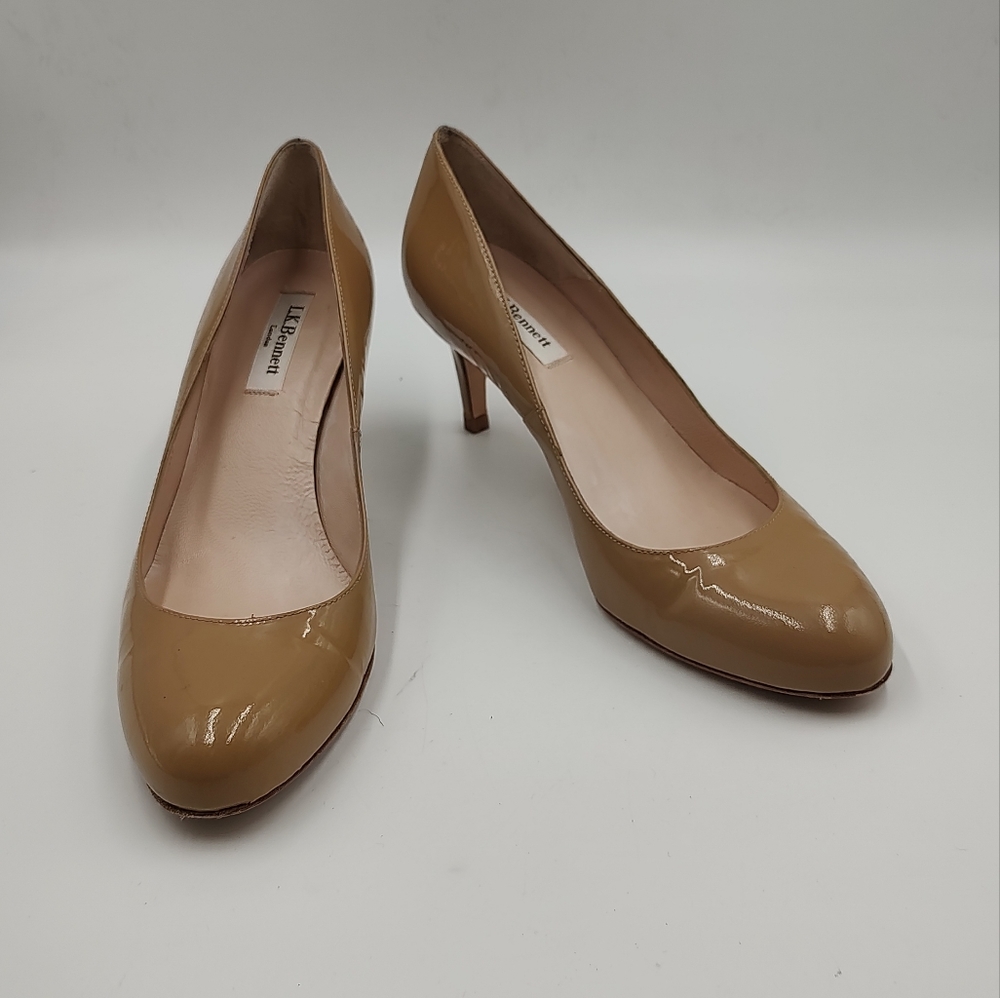 L.K. Bennett women's nude patent leather round toe pumps Sz 40